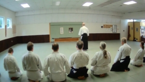 aikidoist bow in before practice